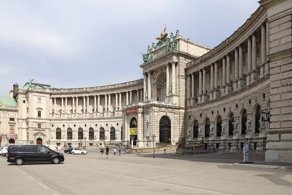 Wiedeń Austria Maja 2018 Turystów Spacer Royal Pałacu Hofburg Wiedniu — Zdjęcie stockowe