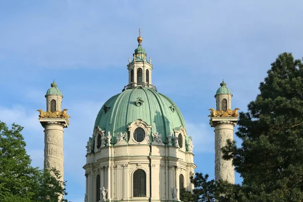 Karlskirche 圣卡尔的 Churh 在维也纳 奥地利在晚上 — 图库照片