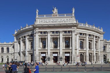 Viyana, Avusturya, Mayıs, 6, 2018. Turistler Hofburg sinemalarda yürümek. Bu ana tiyatro Viyana ve populartouristic üzerinde kalır sokak Ringstrasse.