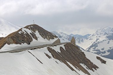 Grossglockner yüksek dağ yolu (Grossglockner Hochalpenstrasse) dağ manzarası, Avusturya