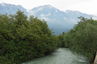 Nehir eşiğine şehirde Innsbruck, Avusturya