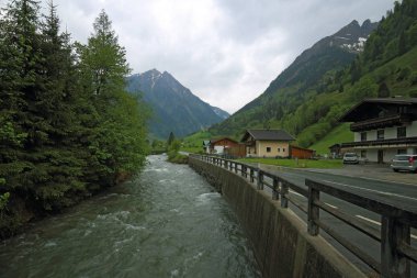 Grossglockner yüksek dağ yolu (Grossglockner Hochalpenstrasse) dağ manzarası, Avusturya