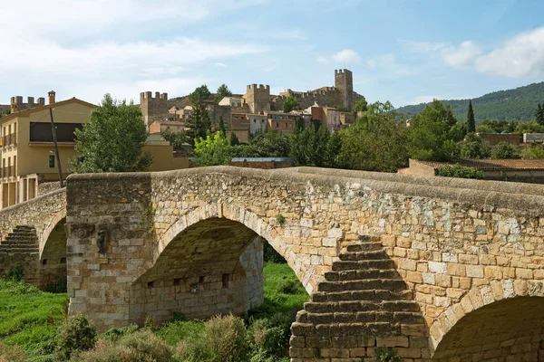Vont Vell 老桥梁 和万宝龙镇堡垒 加泰罗尼亚 西班牙 — 图库照片