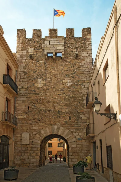 Montblanc Španělsko Září 2018 Lidé Chodí Přes Brány Pevnosti Města — Stock fotografie