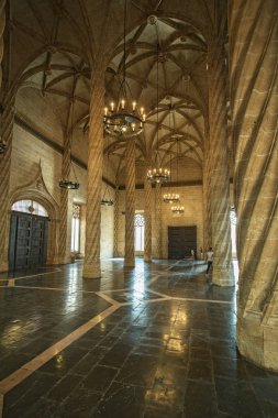 La Lonja de la Seda iç. Bu gotik bina, ipek İspanya ipek ticaret merkeziydi ve şu an çok popüler Simgesel Yapı Valencia alışverişidir