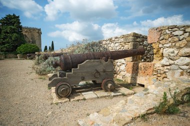 Tarragona Passeig arqueologic (arkeolojik Promenade) Roma Dönemi duvar altında eski silah