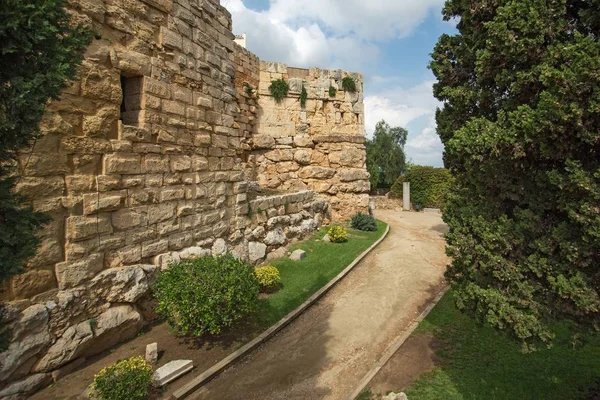 Tarragona Passeig arqueologic (arkeolojik Promenade) Roma Dönemi duvar altında