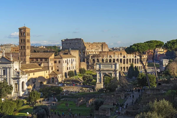 Ruines Forum Romain Avec Colisée Sur Fond Rome Italie — Photo