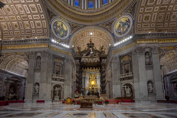 バチカン ローマ イタリア 2020年1月7日 バチカンの聖ペテロ大聖堂の内部 大聖堂は世界で最も大きく 有名なカトリック教会です — ストック写真