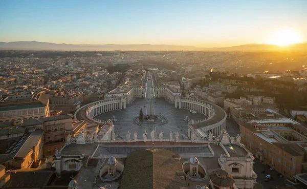 Вид Ватикан Рим Купола Собора Святого Петра Утром — стоковое фото