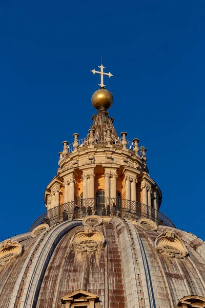 Pemandangan Kubah Katedral Santo Petrus Pagi Hari — Stok Foto