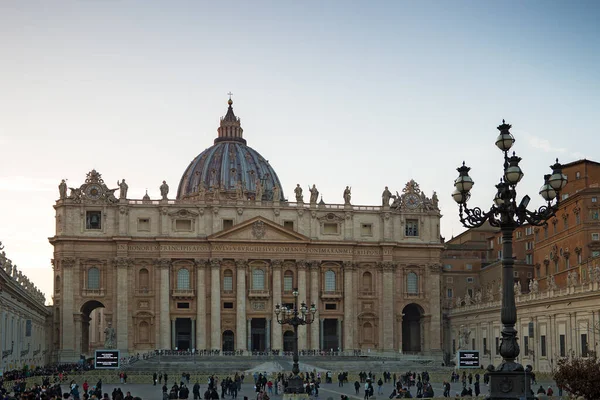 Vatikan Italia Januari 2020 Kerumunan Orang Alun Alun Depan Katedral — Stok Foto