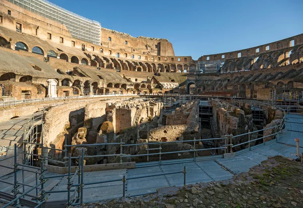 Rom Italien Januar 2020 Touristen Besuchen Die Ruinen Des Kolosseums — Stockfoto