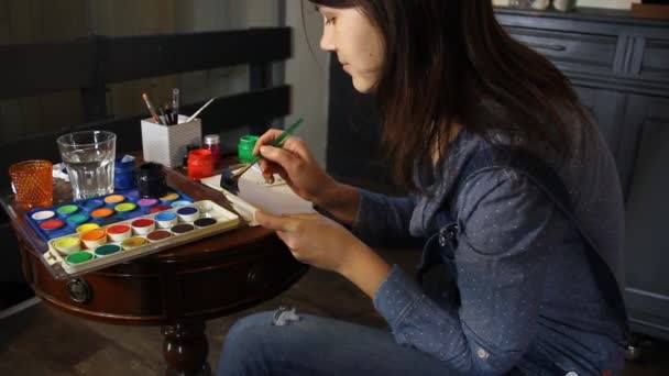 Joven Artista Pintora Que Trabaja Estudio Arte — Vídeo de stock