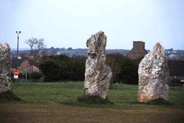 ayakta taş veya Lagatjar Brittany Bölgesi Fransa'da kalem Hir cape dikilitaş