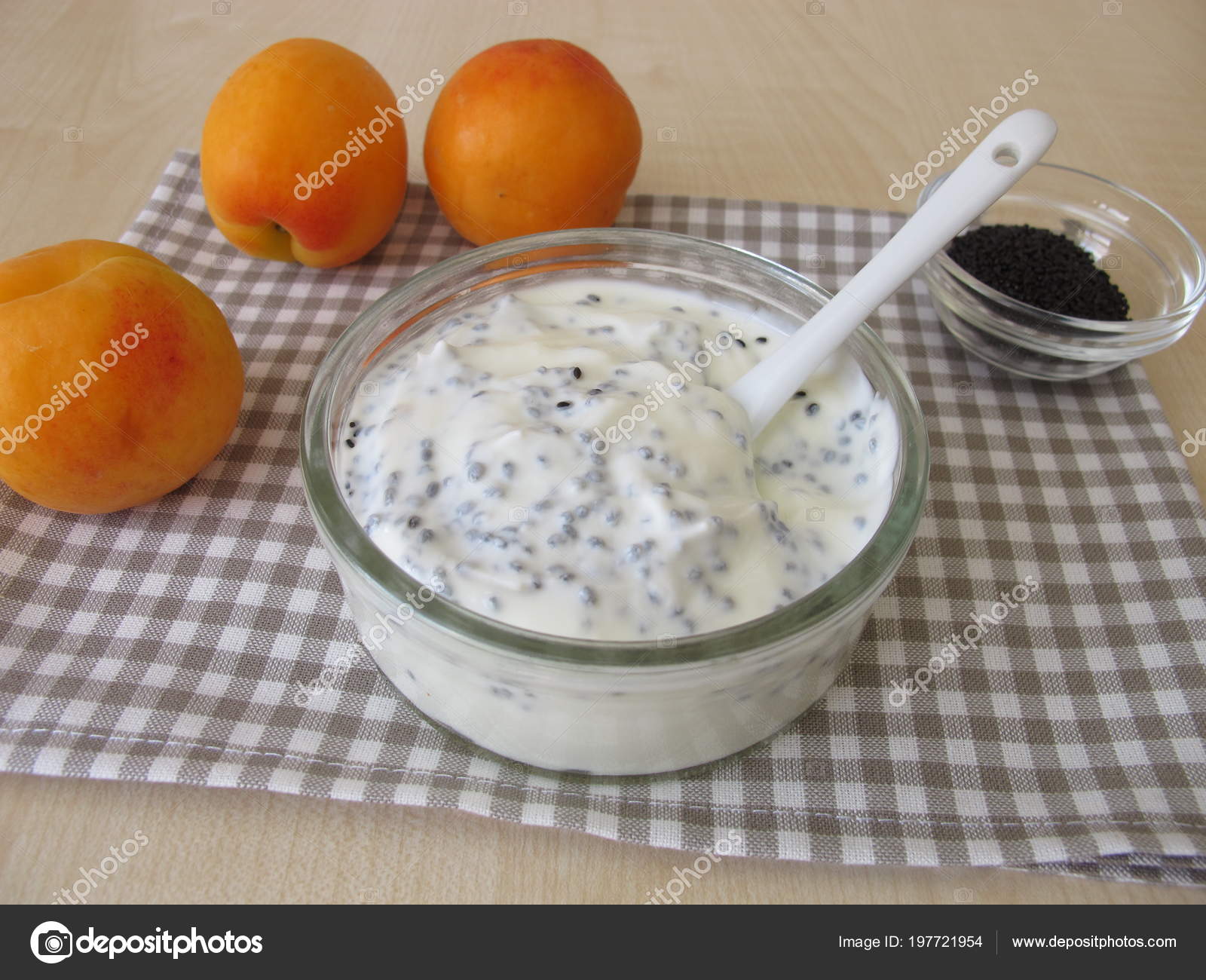 Yogurt Dessert Basil Seeds — Stock Photo © HeikeRau 197721954