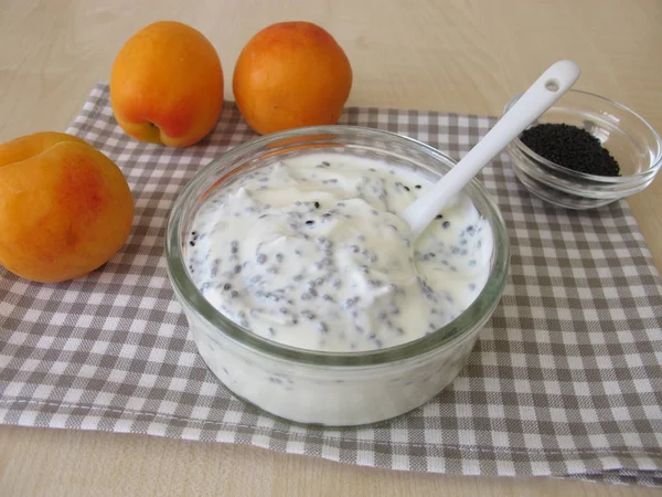 Dessert Allo Yogurt Con Semi Basilico — Foto Stock