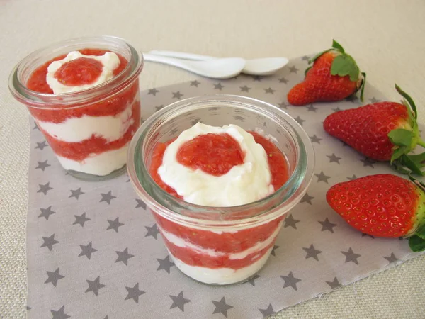 Postre Capas Con Fresas Requesón — Foto de Stock