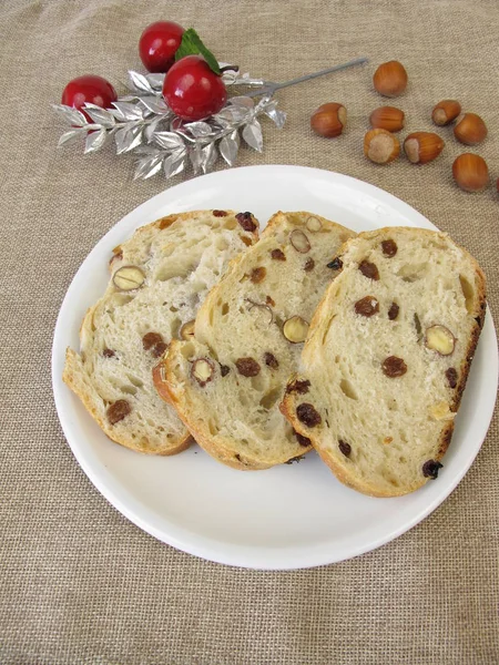 Christmas Raisin Nut Bread — Stock Photo, Image