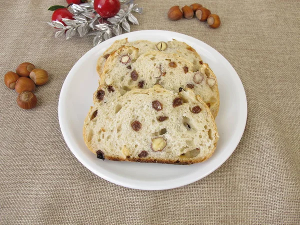 Boże Narodzenie Rodzynek Orzechów Chleb — Zdjęcie stockowe