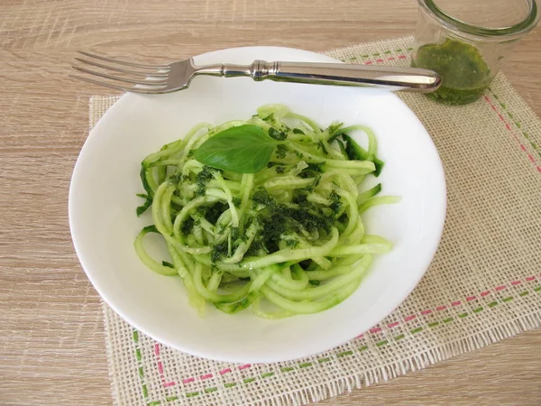 Salada Pepino Espaguete Com Macarrão Vegetal Formar Espiralizadores — Fotografia de Stock