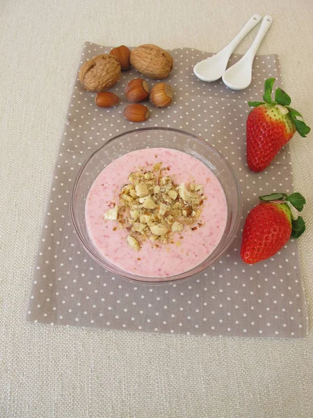 Homemade Breakfast Cottage Cheese Strawberries Nuts — Stock Photo, Image