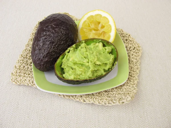 Guacamole Lemon Avocado Peel — Stock Photo, Image