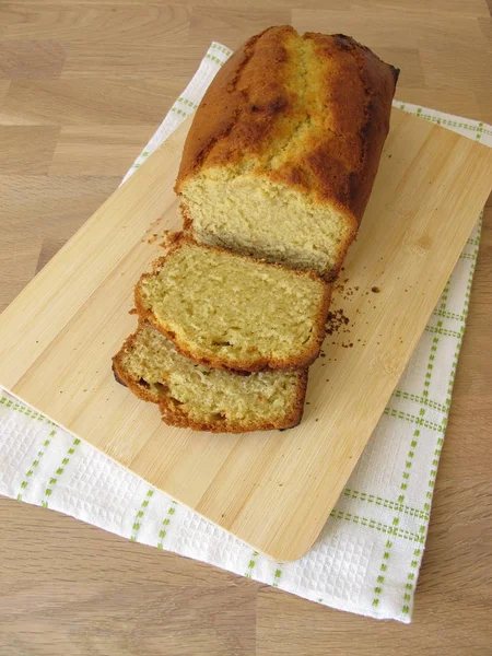 Nybakade Sockerkaka Från Mögel — Stockfoto