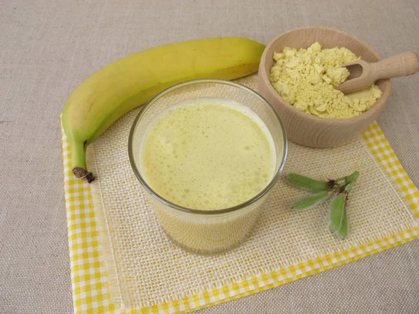 Frullato Giallo Vegano Con Farina Lupino Banana — Foto Stock