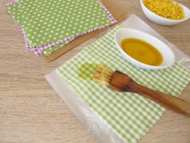 Plastik torbalara alternatif olarak ekolojik plastik içermeyen balmumu pamuk sargılarının yapımı