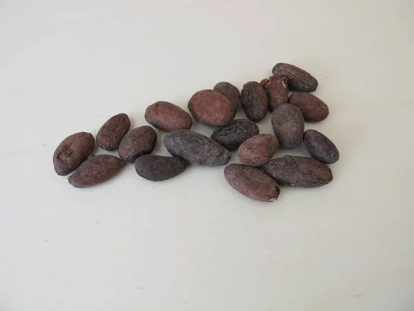 Pieczone Ziarna Kakaowca Drewnianej Płycie — Zdjęcie stockowe