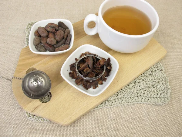 Filiżanka Herbaty Kakaowca Roastet Zewnętrznej Powłoki Fasoli Kakaowych — Zdjęcie stockowe