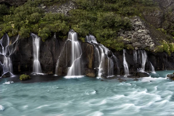 Cascada de Hraunfossar en iceland — Foto de Stock