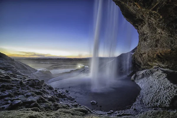 Seljalandsfoss por detrás al atardecer — Foto de Stock