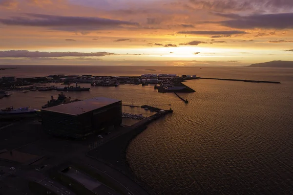 Aerea del tramonto sul porto di Reykjavik — Foto Stock