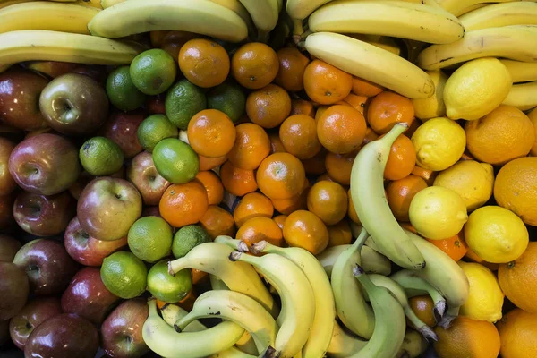 Frutas sortidas tiro de cima — Fotografia de Stock