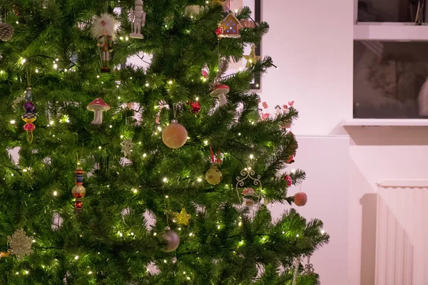 Vánoční stromek doma — Stock fotografie