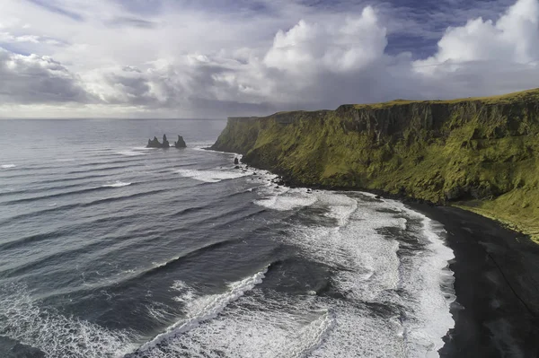 Reynisdrangar w Islandii — Zdjęcie stockowe