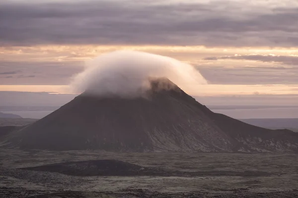 Keilir y nubes — Foto de Stock