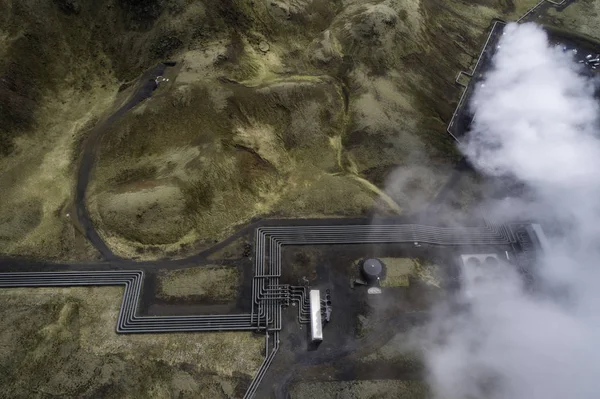 Вид на геотермальные электростанции с высоты птичьего полета — стоковое фото