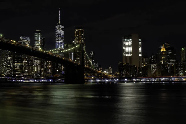 Brooklyn Bridge e horizonte de Manhattan — Fotografia de Stock