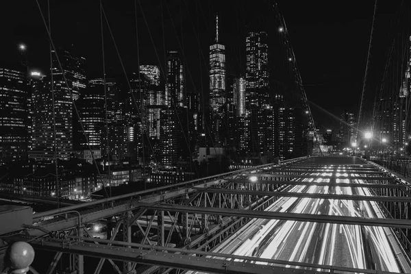 Brooklyn bridge i manhattan czarne i białe — Zdjęcie stockowe