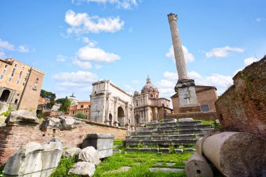 Sütun Phokas ve kalıntıları Roma Forum, Rome, İtalya