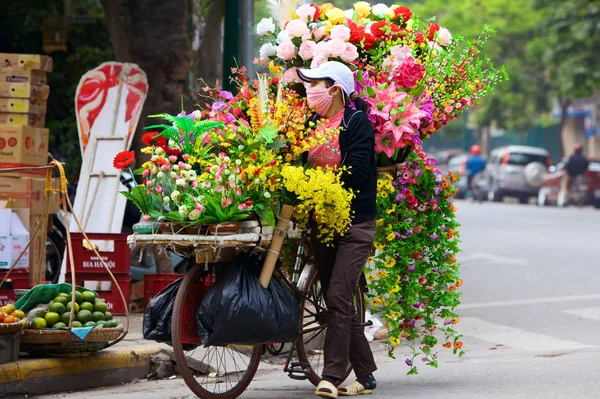 Hoi Vietnam Enero 2010 Típico Vendedor Vietnamita Vende Flores Bicicleta —  Fotos de Stock