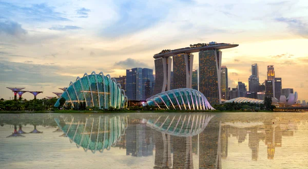 Singapore skyline naplementekor — Stock Fotó