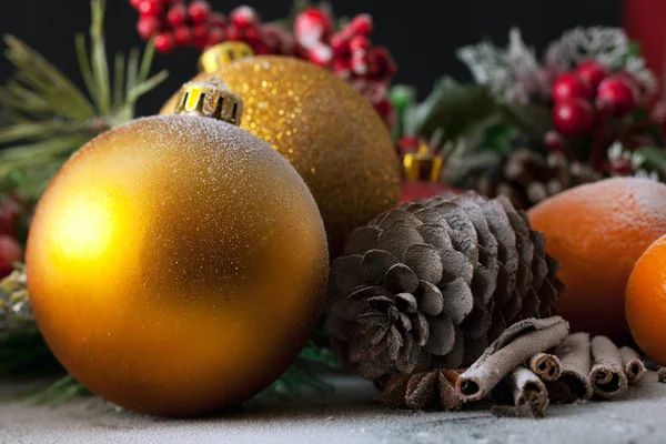 Mooie Kerstballen Sneeuw Nachts — Stockfoto