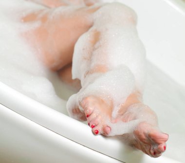 Soapsuds kadın ayakları