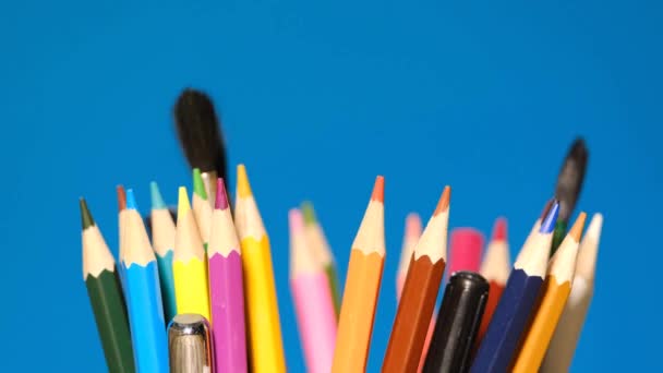 Renkli kalemler dönüyor — Stok video