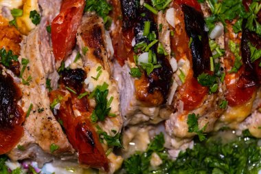 Domates peynirve otlar ile Et yakın