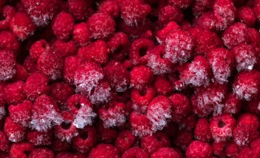 kırmızı sulu dondurulmuş ahududu